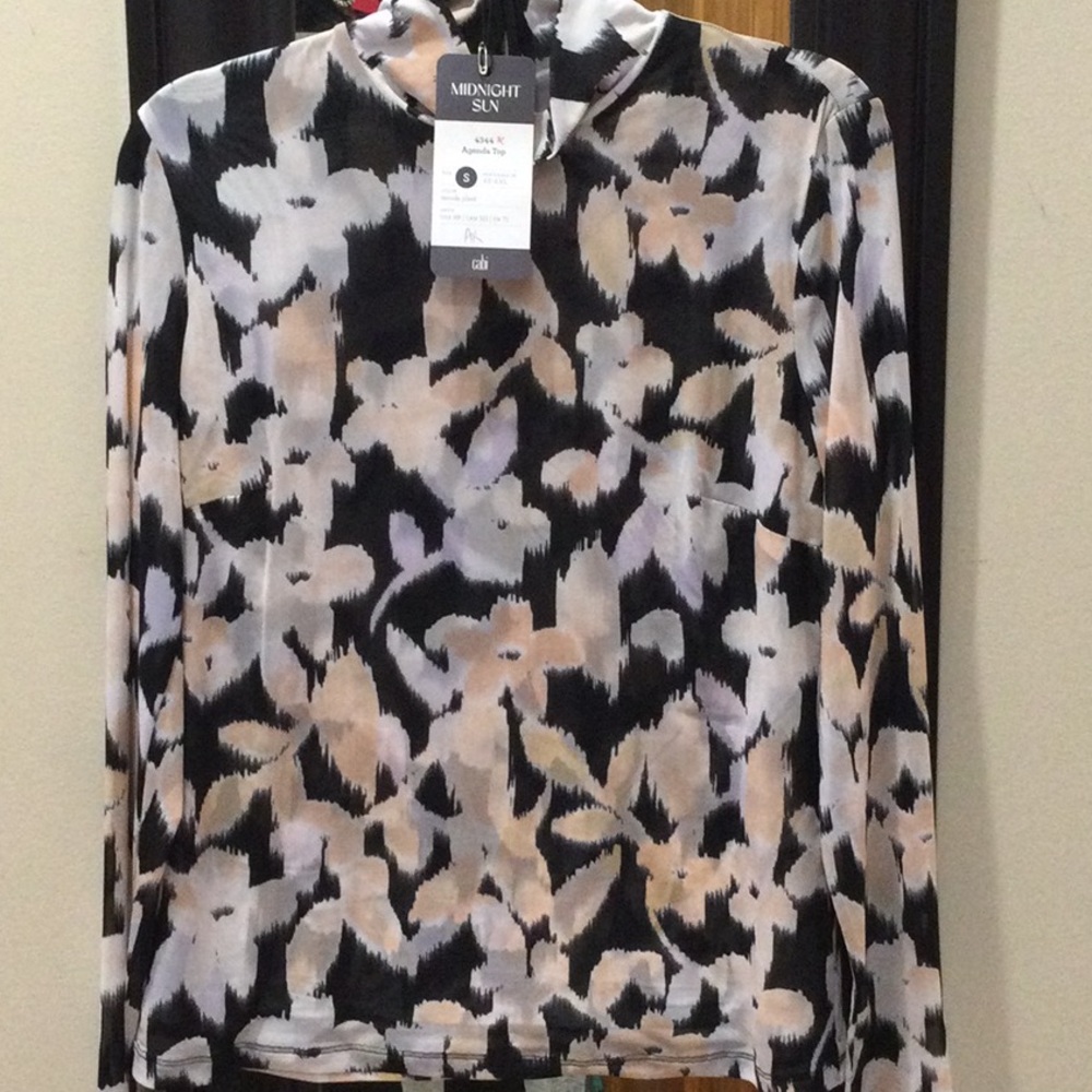 Never worn w/ tags mock neck shirt